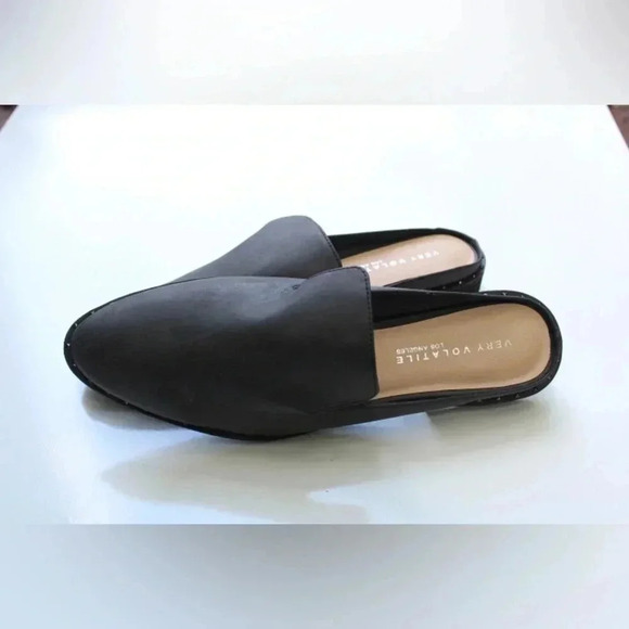 NWOT Very Volatile studded mulea - Picture 6 of 10